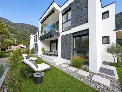 Residenza Stella — facciata con le poltrone